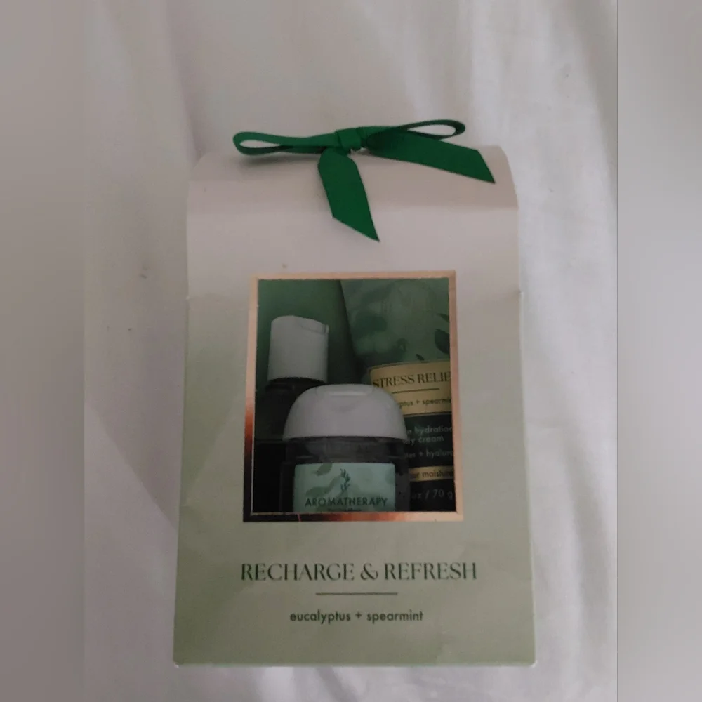 Aromatherapy Recharge & Refresh Set - Picture 1 of 3